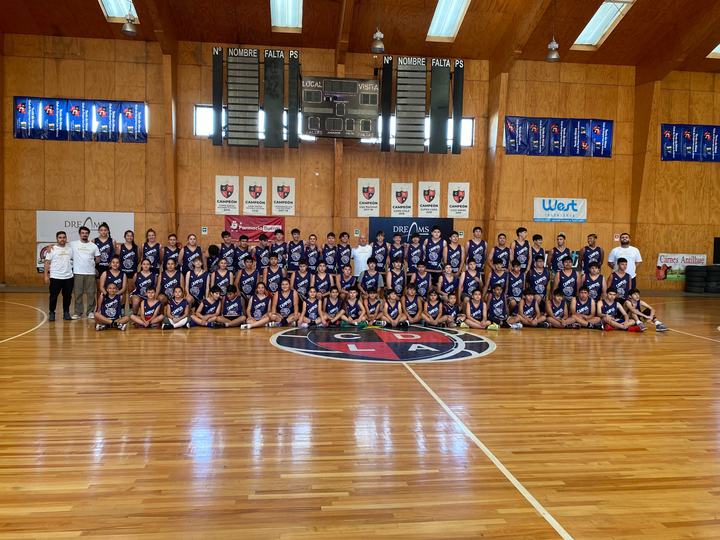 Foto oficial del campus con el staff